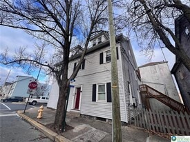 165 W Nesquehoning St in Easton, PA - Building Photo