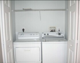 13397 Connor Drive, Unit J in Centreville, VA - Building Photo - Building Photo