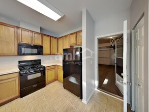 2422 Claremont Ln in Lake In The Hills, IL - Building Photo - Building Photo