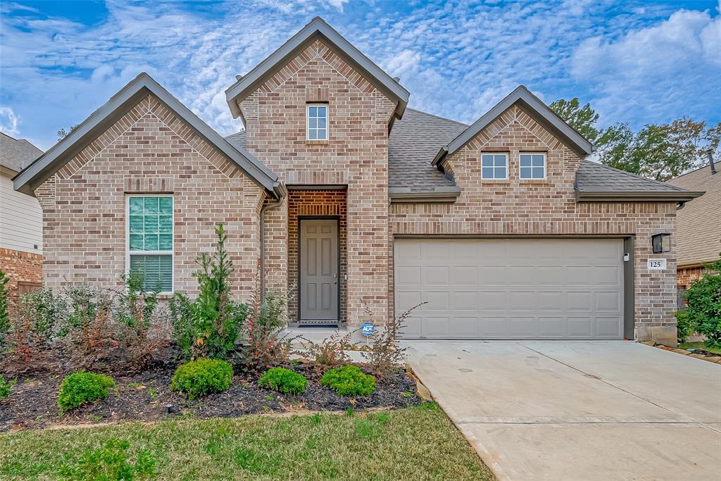 125 Bluebell Woods Way in Willis, TX - Building Photo