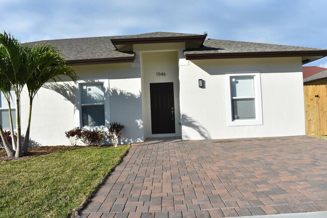 1538 W 26th Ct in Riviera Beach, FL - Building Photo - Building Photo