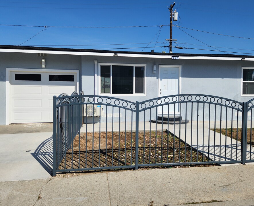 245 E 219th St in Carson, CA - Building Photo