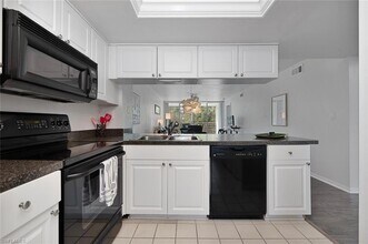 15161 Cedarwood Ln, Unit 1205 in Naples, FL - Building Photo - Building Photo