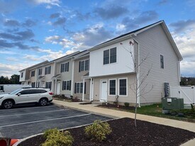 1412 Woodrow Cir in Harrisonburg, VA - Building Photo