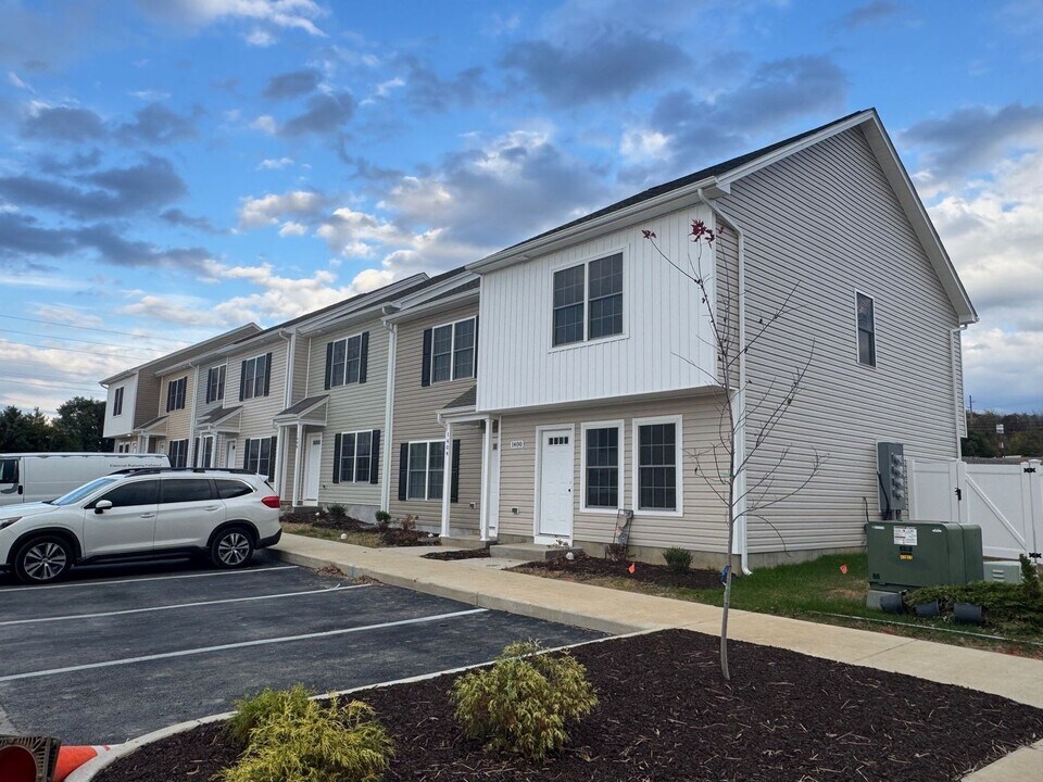 1412 Woodrow Cir in Harrisonburg, VA - Building Photo