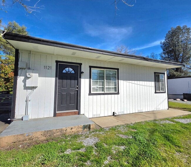 1121 Hawthorne Ave in Redding, CA - Building Photo - Building Photo