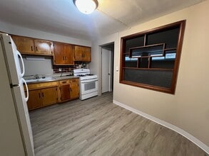 2410 Auburn St in Rockford, IL - Building Photo - Building Photo