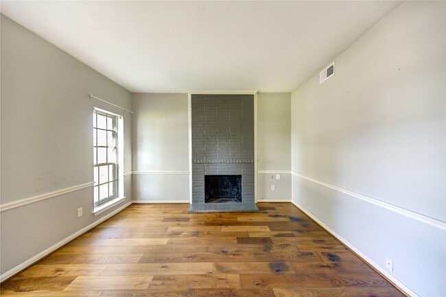 property at 940 Wycliffe Dr