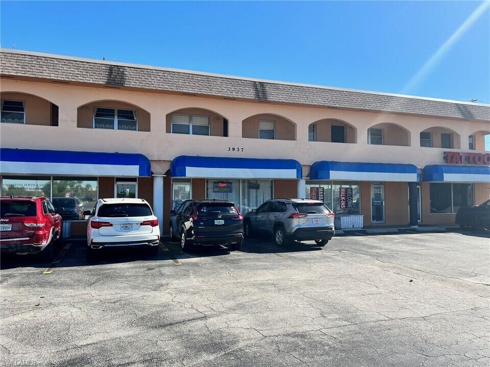3937 Broadway in Ft. Myers, FL - Building Photo