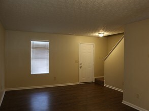 7463 Canal Highlands Boulevard in Canal Winchester, OH - Foto de edificio - Building Photo