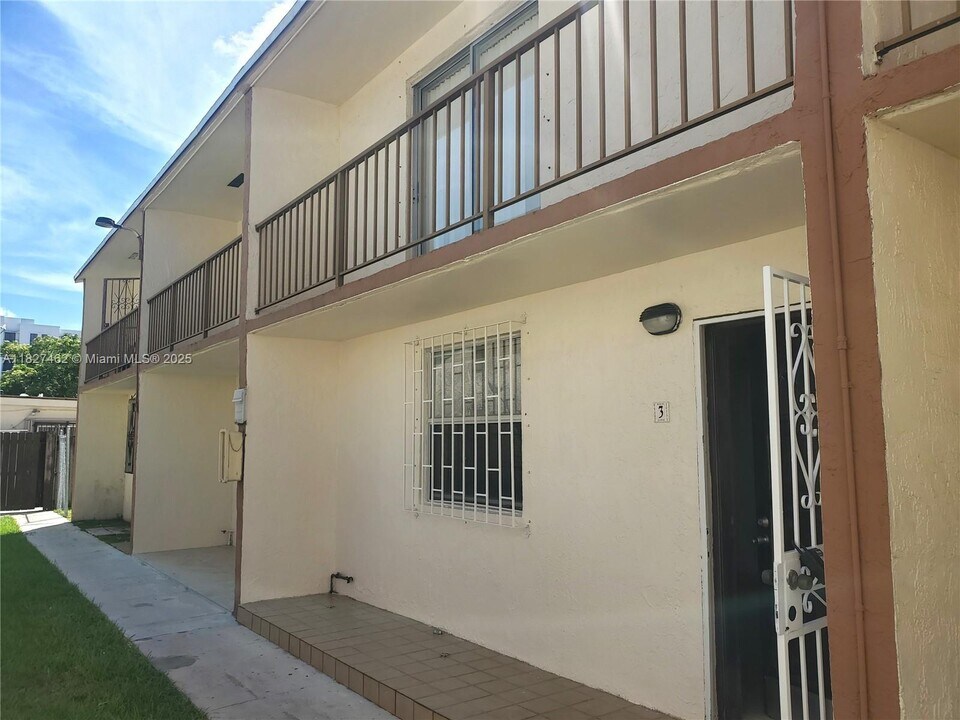 311 SW 110th Ave in Miami, FL - Building Photo