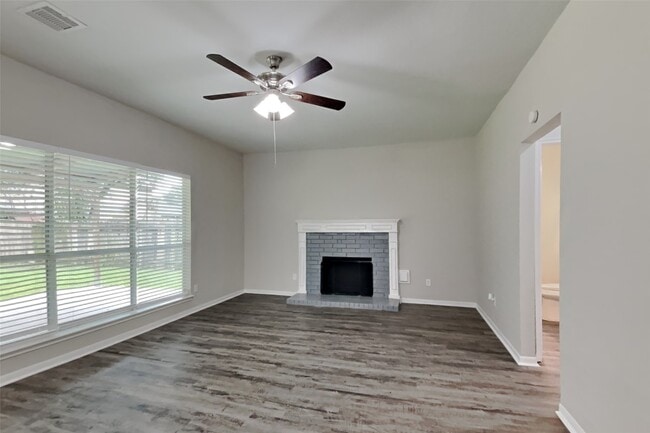 16023 Willowpark Dr in Tomball, TX - Building Photo - Building Photo