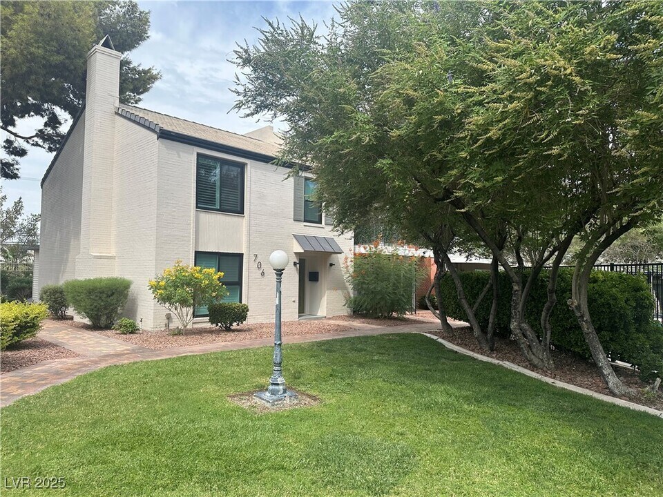 706 Tam O Shanter in Las Vegas, NV - Building Photo