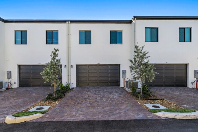 3748 Lambert Ave in West Palm Beach, FL - Building Photo - Building Photo