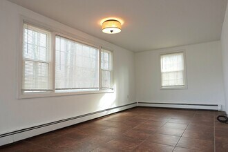 227 N Country Rd in Miller Place, NY - Building Photo - Building Photo