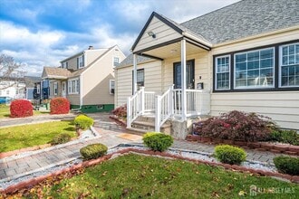14 Linden St in Carteret, NJ - Building Photo - Building Photo