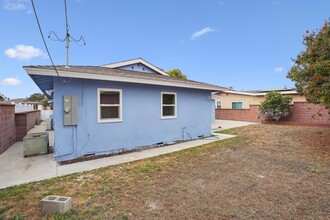 2408 Stearnlee Ave in Long Beach, CA - Building Photo - Building Photo