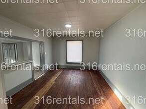 109 S Poplar St in Newton, KS - Building Photo - Building Photo