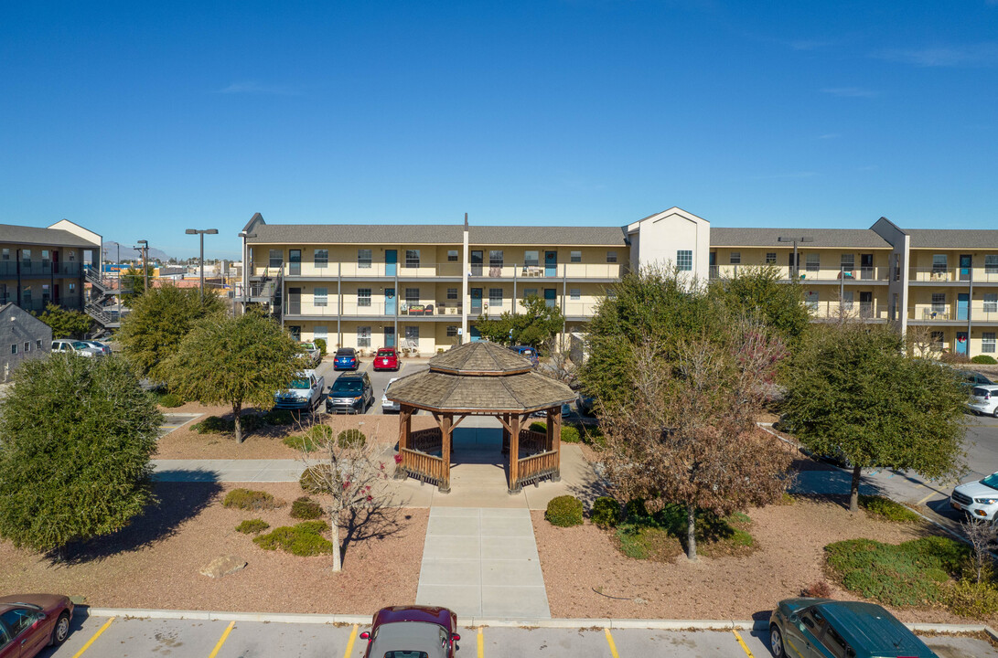 Montana Senior Village I & II in Las Cruces, NM - Foto de edificio