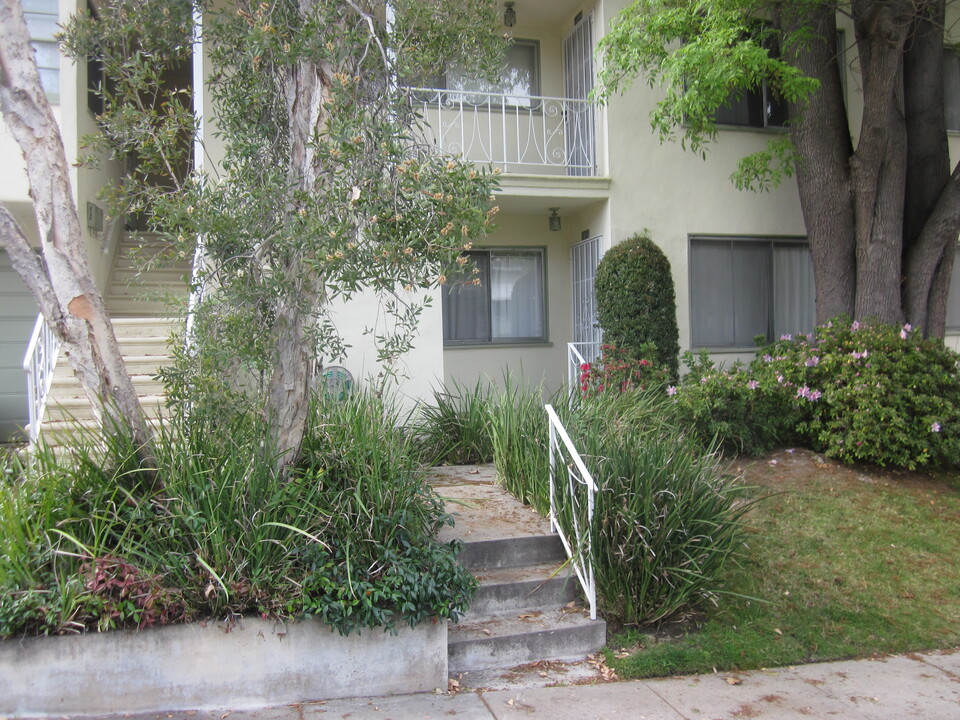 2103 Benecia Ave, Unit 2103 in Los Angeles, CA - Foto de edificio