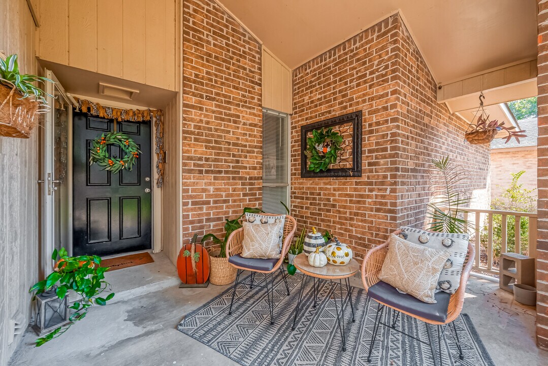 615 Park Grove Ln in Katy, TX - Foto de edificio