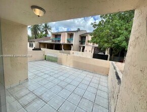 9173 Fontainebleau Blvd in Miami, FL - Building Photo - Building Photo