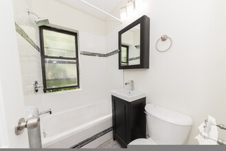 1056 W Lill Ave, Unit 1056-3 in Chicago, IL - Building Photo - Building Photo