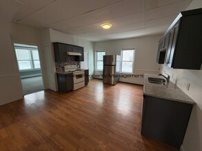 83 Arnold St in Lincoln, RI - Building Photo - Building Photo