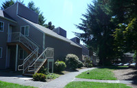 West Devils Lake Apartments in Lincoln City, OR - Building Photo - Building Photo