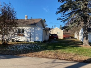 240 Adrian St in Wausau, WI - Foto de edificio - Building Photo