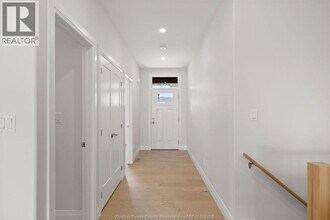 2434 Barkley Ave in Windsor, ON - Building Photo - Building Photo