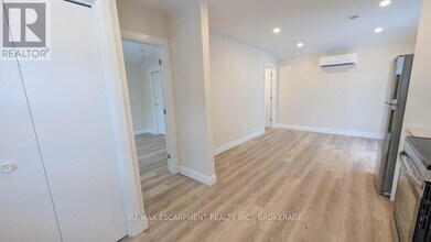 21 Fawell Ave in St Catharines, ON - Building Photo - Building Photo