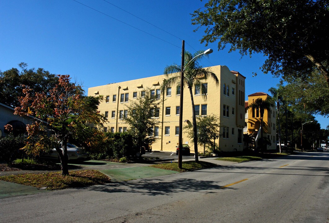 200 22nd Ave NE in St. Petersburg, FL - Foto de edificio