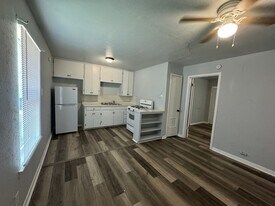 1900 N 4th St in Killeen, TX - Building Photo