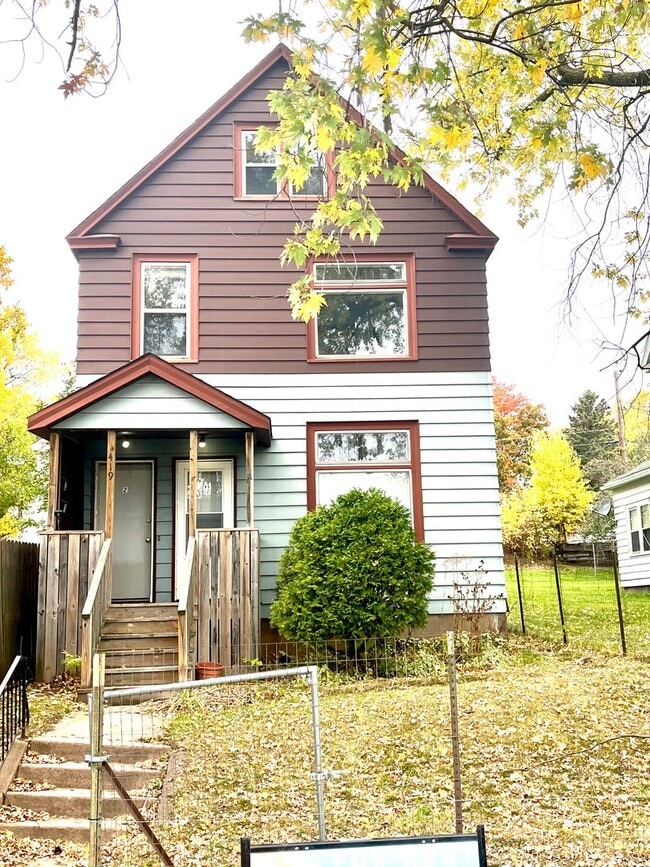 property at 419 E 5th St