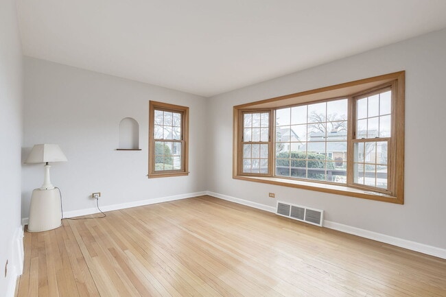 595 S Cedar Ave in Elmhurst, IL - Building Photo - Building Photo