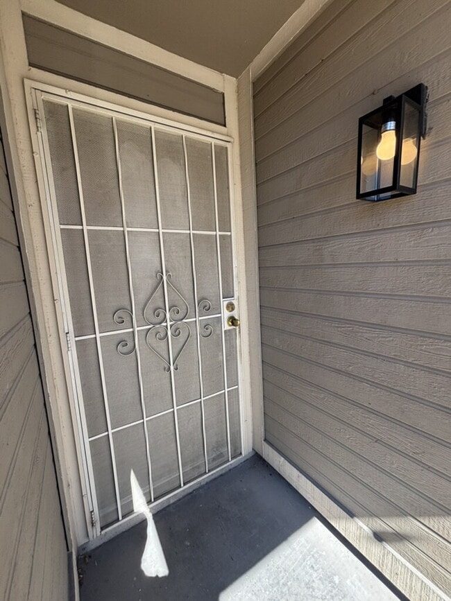 property at 4670 Tracylynn Ln