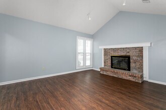 402 NE Independence Ave in Lee's Summit, MO - Building Photo - Building Photo