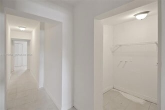 1160 W 26th Ct in West Palm Beach, FL - Foto de edificio - Building Photo