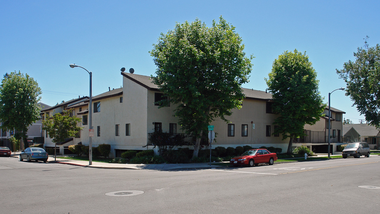 520 E Walnut St in Santa Ana, CA - Foto de edificio