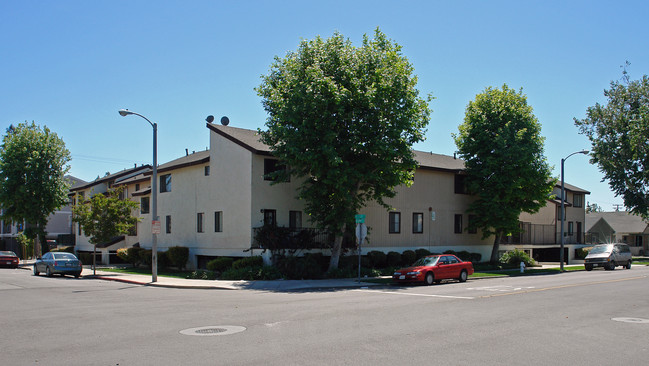 520 E Walnut St in Santa Ana, CA - Building Photo - Building Photo