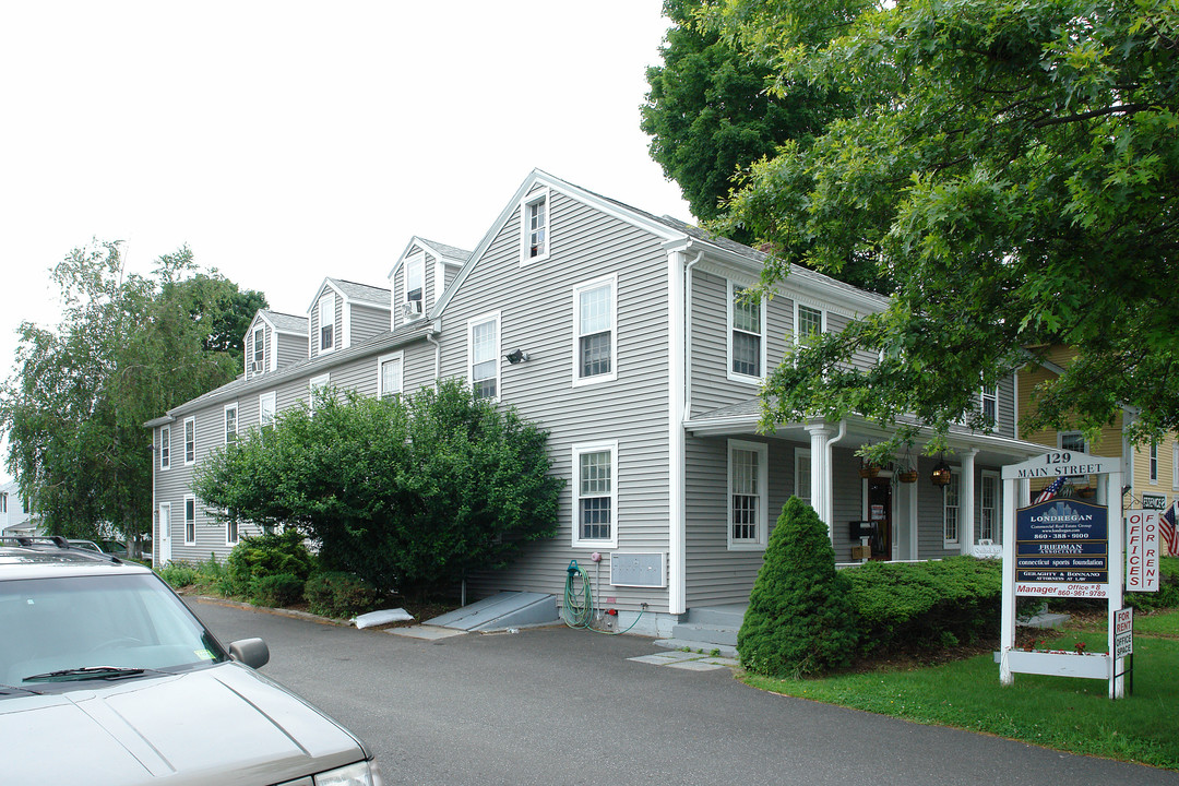 Londregan in Old Saybrook, CT - Building Photo