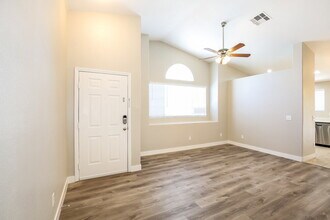 9829 Double Rock Dr in Las Vegas, NV - Building Photo - Building Photo