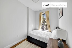 Room in Shared 4 bed/1 bath home in New York, NY - Building Photo