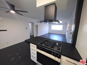 525 Broadway St in Los Angeles, CA - Building Photo - Building Photo