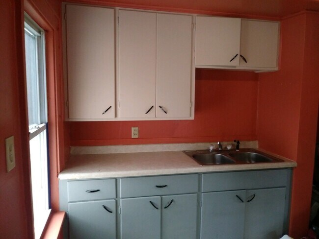 1560 S 12th St in Milwaukee, WI - Building Photo - Building Photo