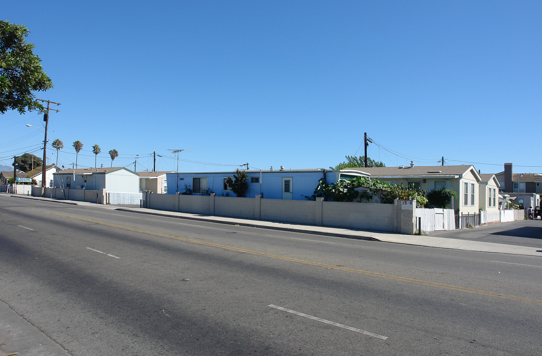 250 E Pleasant Valley Rd in Oxnard, CA - Building Photo