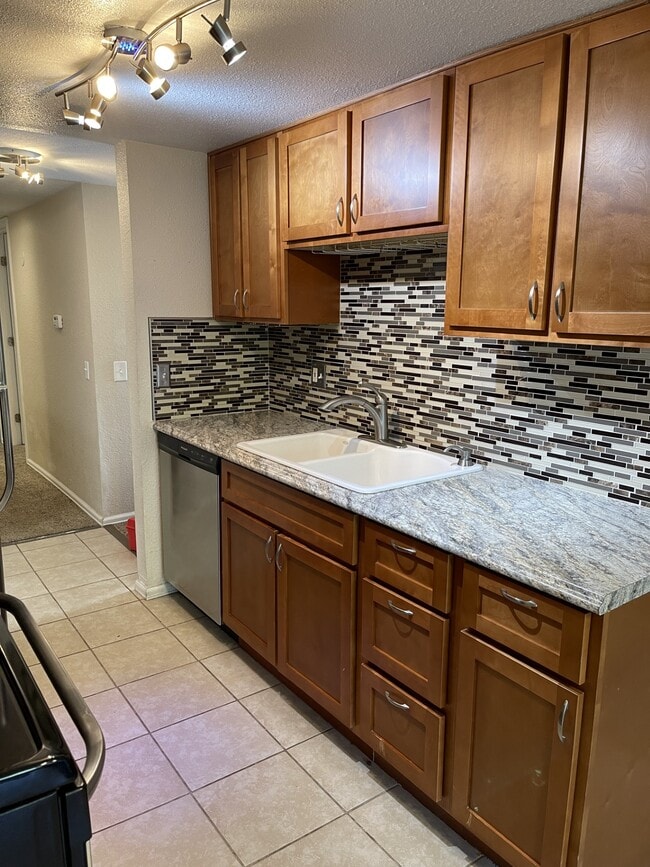 9867 E Peakview Ave, Unit E06 in Englewood, CO - Building Photo - Building Photo