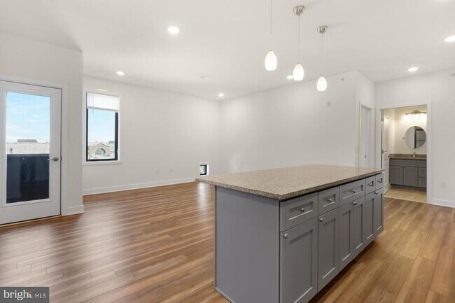 2411 Kensington Ave in Philadelphia, PA - Building Photo - Building Photo