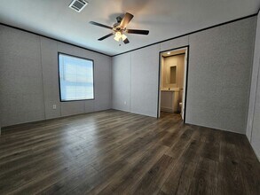 553 Suwanee Dr in North Fort Myers, FL - Building Photo - Building Photo